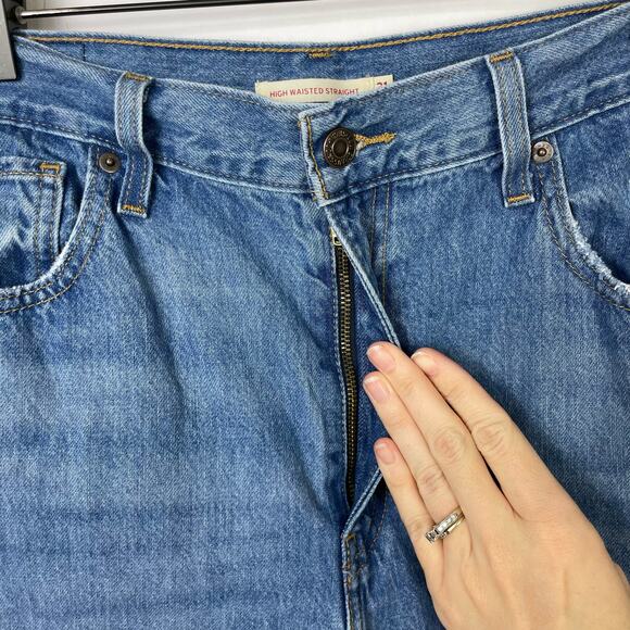 Levi's 31x31 | High Waist Straight Joe Strut Distressed Jeans - Picture 6 of 9